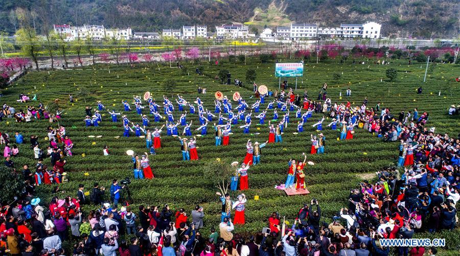 CHINA-SHAANXI-PINGLI-TEA GARDEN-FOLK DRAMA SHOW (CN)