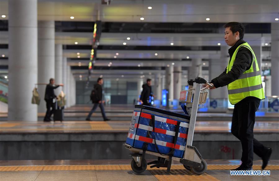 CHINA-JIANGXI-NANCHANG-RAILWAY-ONLINE MEAL ORDERING-DELIVERYMAN (CN)