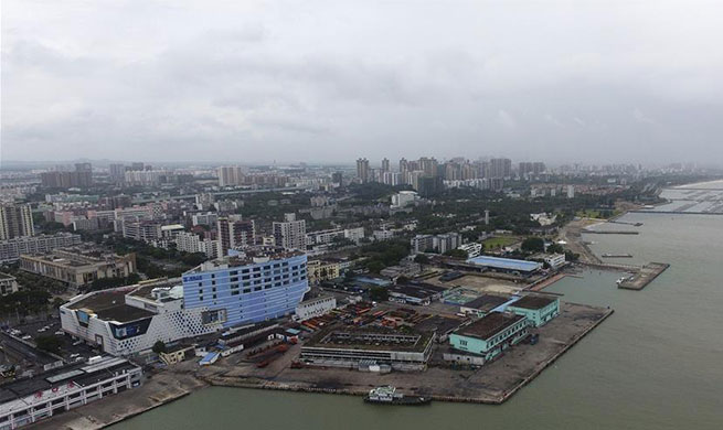 Ferry services suspended in Qiongzhou Strait due to forthcoming typhoon
