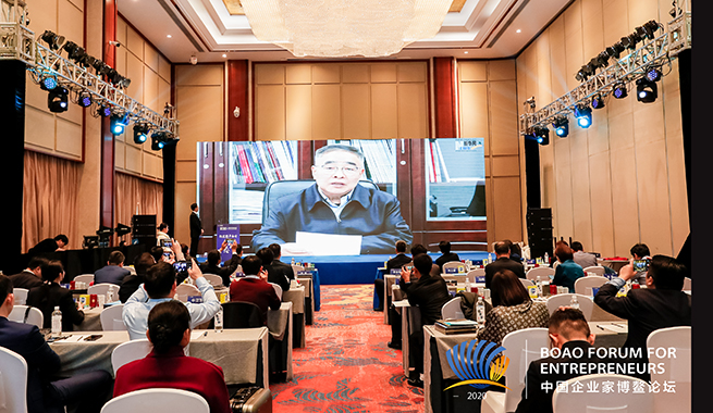 國家榮譽(yù)稱號(hào)獲得者、中國工程院院士、天津中醫(yī)藥大學(xué)校長張伯禮在視頻致辭