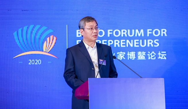 山東能源集團(tuán)黨委副書記、董事岳寶德演講