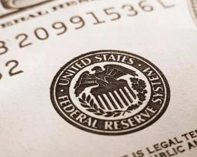 【財(cái)經(jīng)翻譯官】美聯(lián)儲(chǔ)的&ldquo;零息+量寬&rdquo;意味著什么？