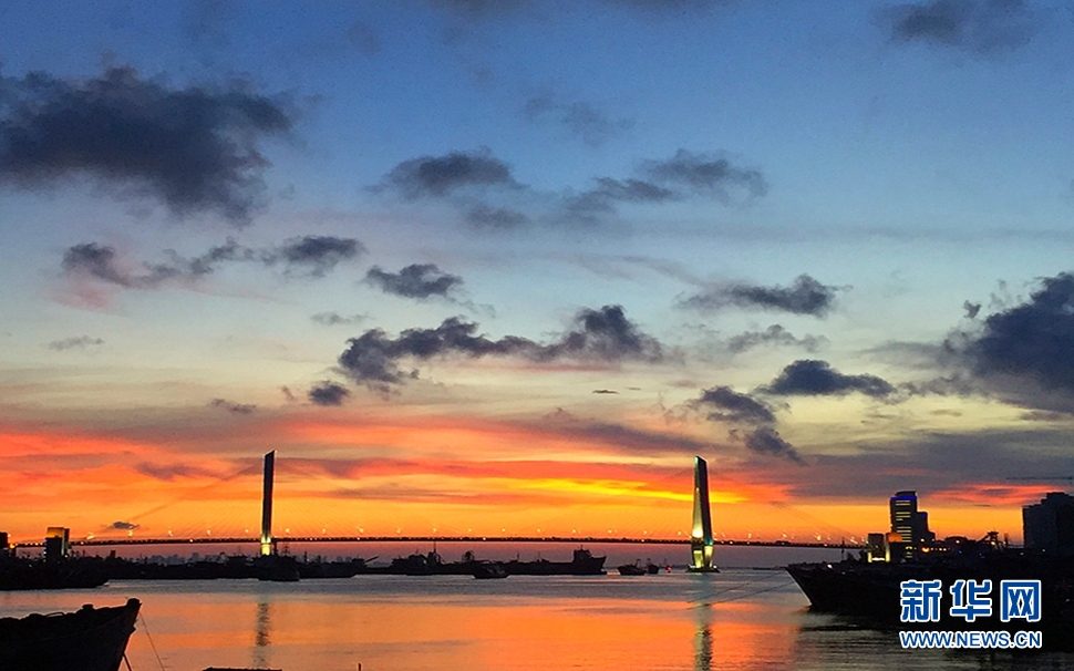 立秋之日夕陽(yáng)紅