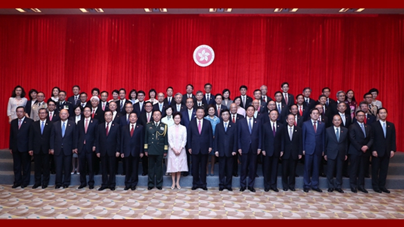 習(xí)近平會(huì)見香港特別行政區(qū)新任行政、立法、司法機(jī)構(gòu)負(fù)責(zé)人