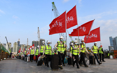 我在現(xiàn)場&middot;照片背后的故事｜援港60天，見證荒灘起方舟