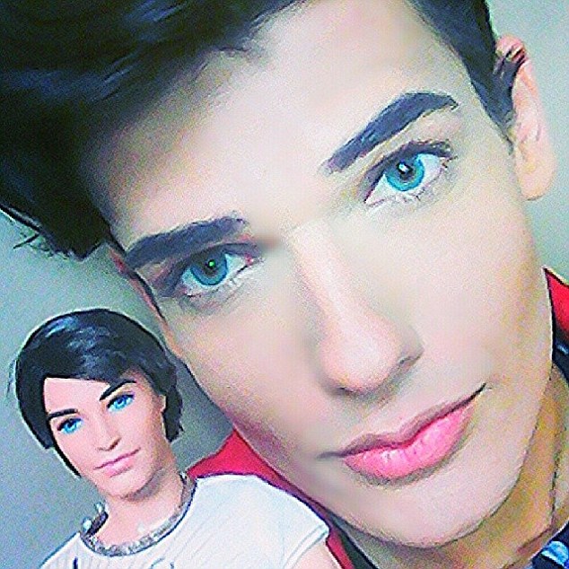 巴西男?；ㄙM(fèi)31萬(wàn)元整容成&ldquo;芭比男友&rdquo;