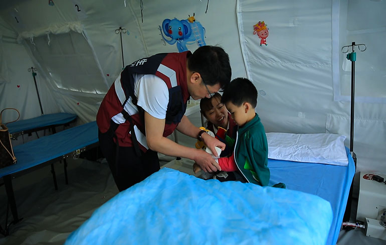 致敬偉大改革｜對話40年，講述身邊的健康故事（第十四集）&mdash;&mdash;白衣衛(wèi)士：與時間賽跑