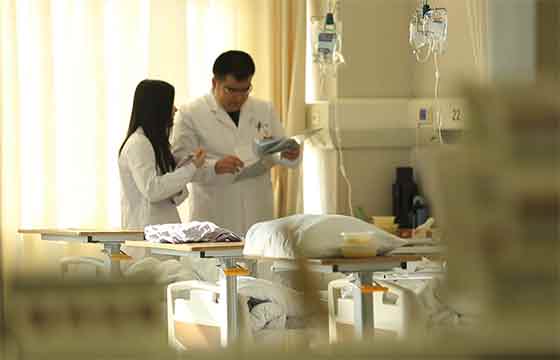 致敬偉大改革｜對話40年，講述身邊的健康故事（第五集）&mdash;&mdash;小醫(yī)院不再門可羅雀，大醫(yī)院不再&ldquo;戰(zhàn)時狀態(tài)&rdquo;