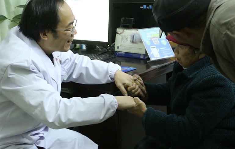 致敬偉大改革｜對話40年，講述身邊的健康故事（第三集）&mdash;&mdash;有了新農(nóng)合，看病不再愁