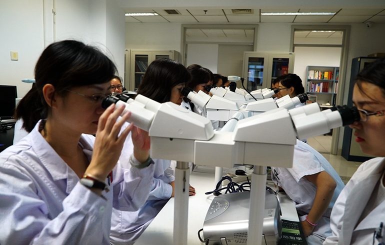 致敬偉大改革｜對(duì)話40年，講述身邊的健康故事33&mdash;好醫(yī)生是這樣煉成的