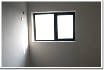 擎天半島窗戶(hù)縮水引不滿(mǎn) 開(kāi)發(fā)商承認(rèn)私自變更同意恢復(fù)