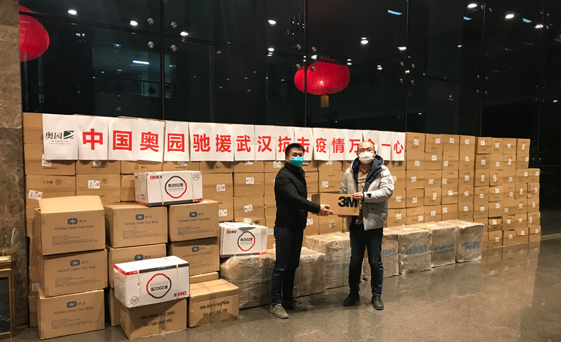 1月23日-2月1日，將40萬只救命口罩送抵武漢一線