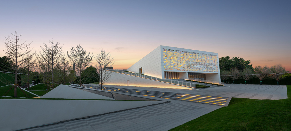 中央商務區(qū)展示中心正式對外開放，拉開了這座百年城市煥新升級的大幕