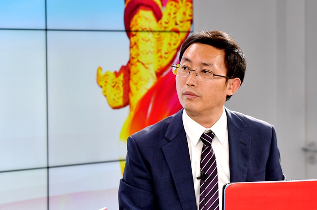 繼往是為了開來，那么開什么來？我們的未來是什么？我們現(xiàn)在站在什么歷史方位上？往哪里去走？