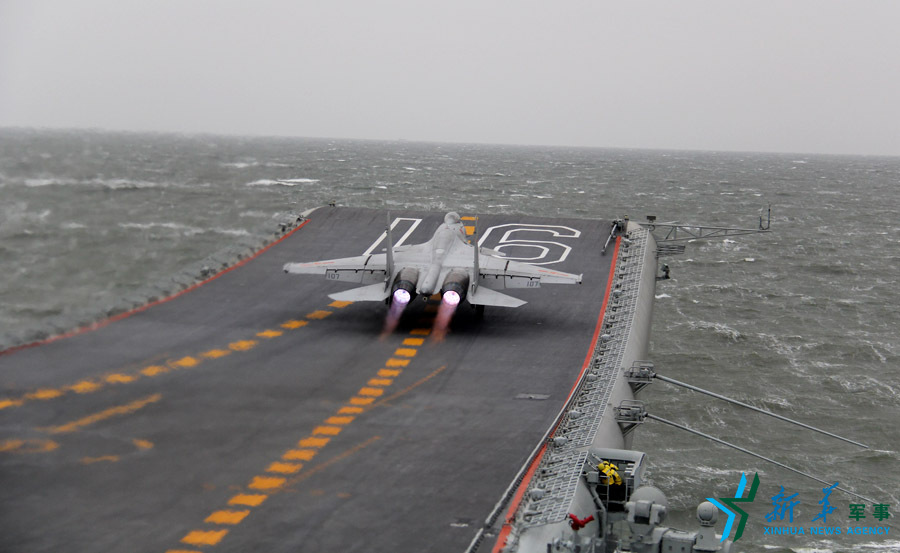 &uarr;資料圖片：艦載戰(zhàn)斗機起飛瞬間。