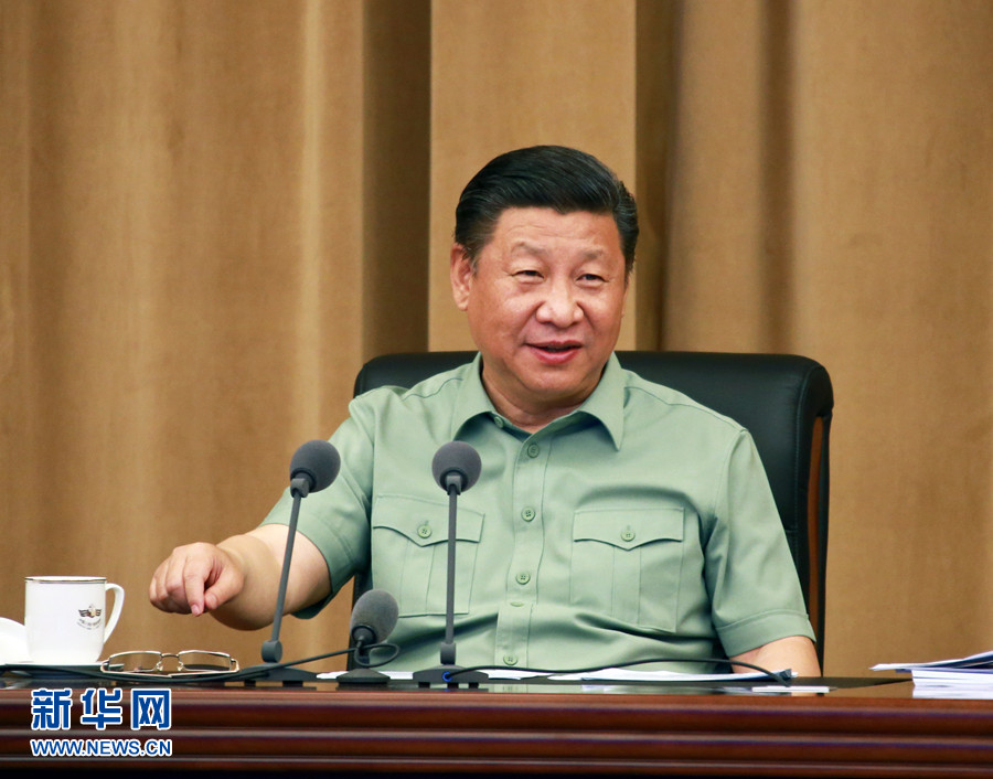 5月24日，中共中央總書記、國家主席、中央軍委主席習近平視察海軍機關，親切接見海軍第十二次黨代會全體代表和海軍機關正師職以上領導干部。這是習近平聽取海軍工作匯報后發(fā)表重要講話。 新華社記者 查春明 攝 