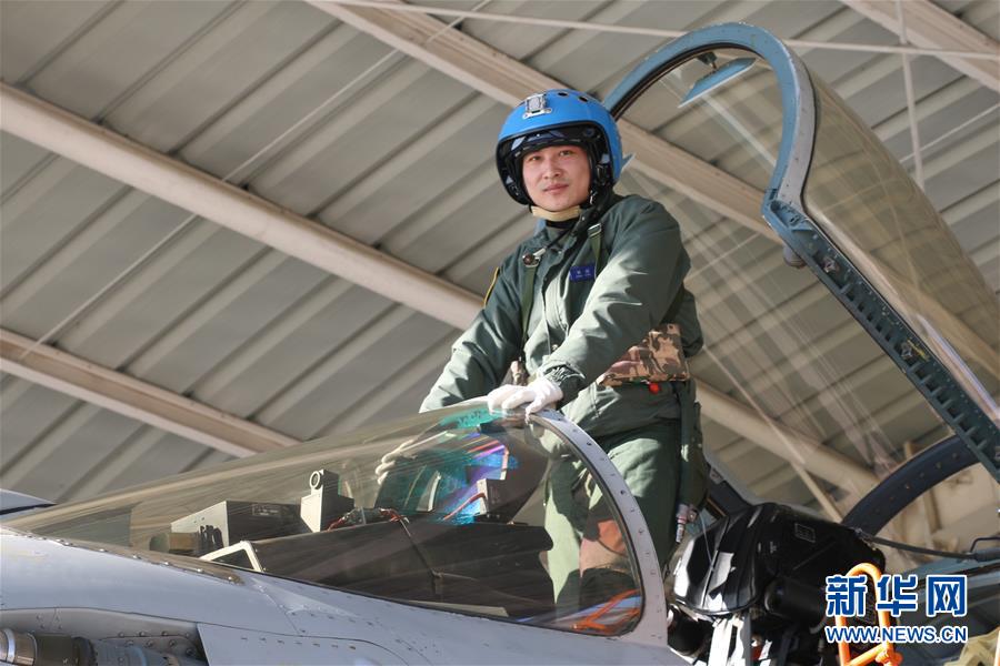 （建軍90周年&middot;英雄&middot;圖文互動(dòng)）（1）聽，渤海灣有風(fēng)吹過來&mdash;&mdash;追記海軍某艦載航空兵部隊(duì)一級(jí)飛行員張超