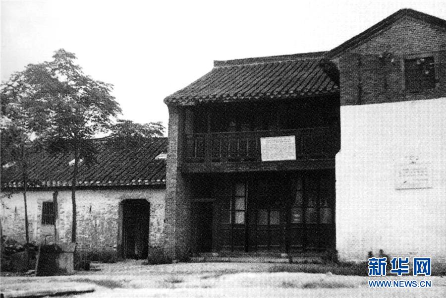 （人民海軍70年&middot;新華全媒頭條&middot;圖文互動）（1）向著深藍(lán)出發(fā)&mdash;&mdash;獻給人民海軍成立70周年