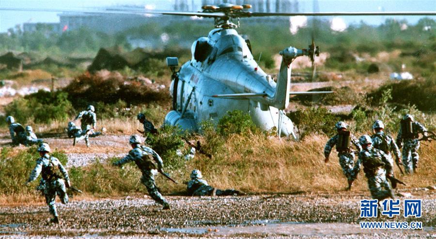 (自信中國·70年啟示錄·圖文互動)(4)富國強軍筑長城——從壯闊70年看中國強軍