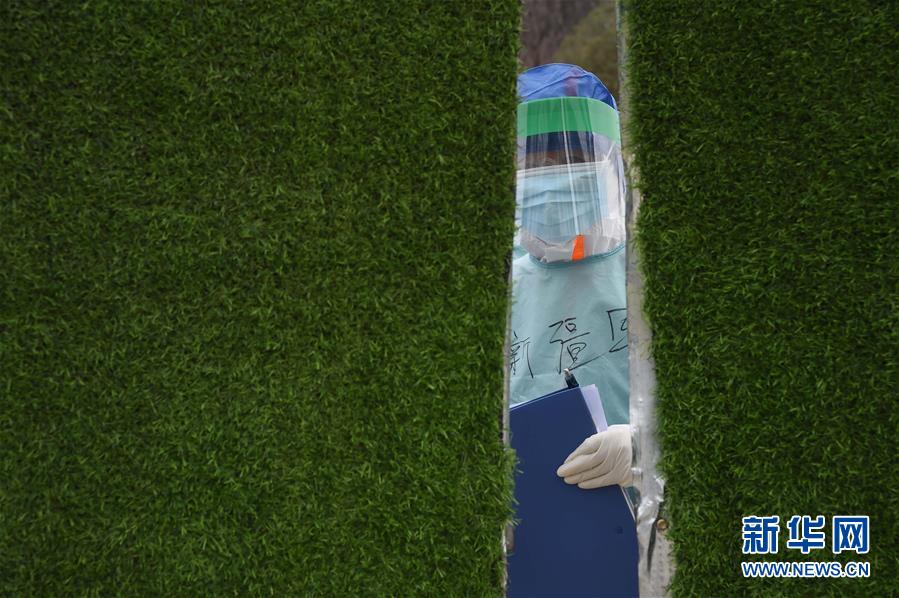 (聚焦疫情防控·圖文互動)(6)軍隊新近承擔(dān)救治任務(wù)的兩所醫(yī)院全部投入使用 參照火神山醫(yī)院模式運行