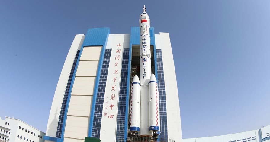 圖片直擊：神十船箭組合體轉(zhuǎn)運至發(fā)射區(qū)