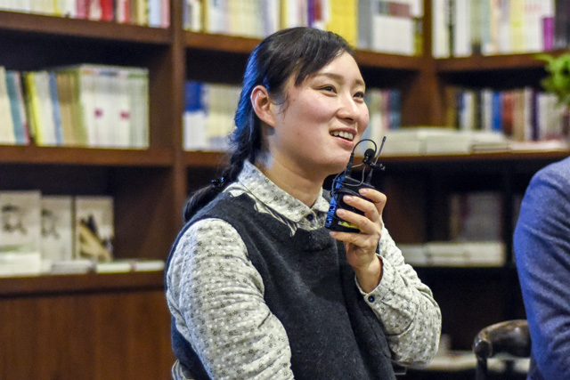 申彬：在清華的學(xué)習(xí)，讓我拓寬了許多思路，我想在山水和其他物象中嘗試去用我們工藝來表現(xiàn)，希望今后能給觀者帶來一些新的感受。