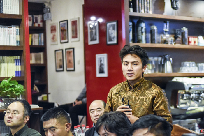 安久家族老八：我們的家族一直在做技藝的傳承，這是我們的使命，我們應(yīng)該承擔(dān)起來。希望能用我學(xué)到的知識，把我們家族的技藝推廣到更廣大的市場。