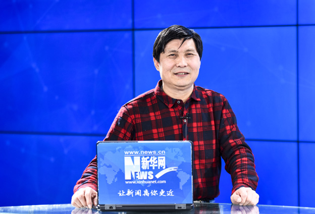 從開(kāi)始的花鳥(niǎo)畫轉(zhuǎn)為山水畫創(chuàng)作，更欣賞山水畫的大氣。多年努力到名山大川去寫生，搜集素材，創(chuàng)作具有生活氣息的書(shū)畫作品。