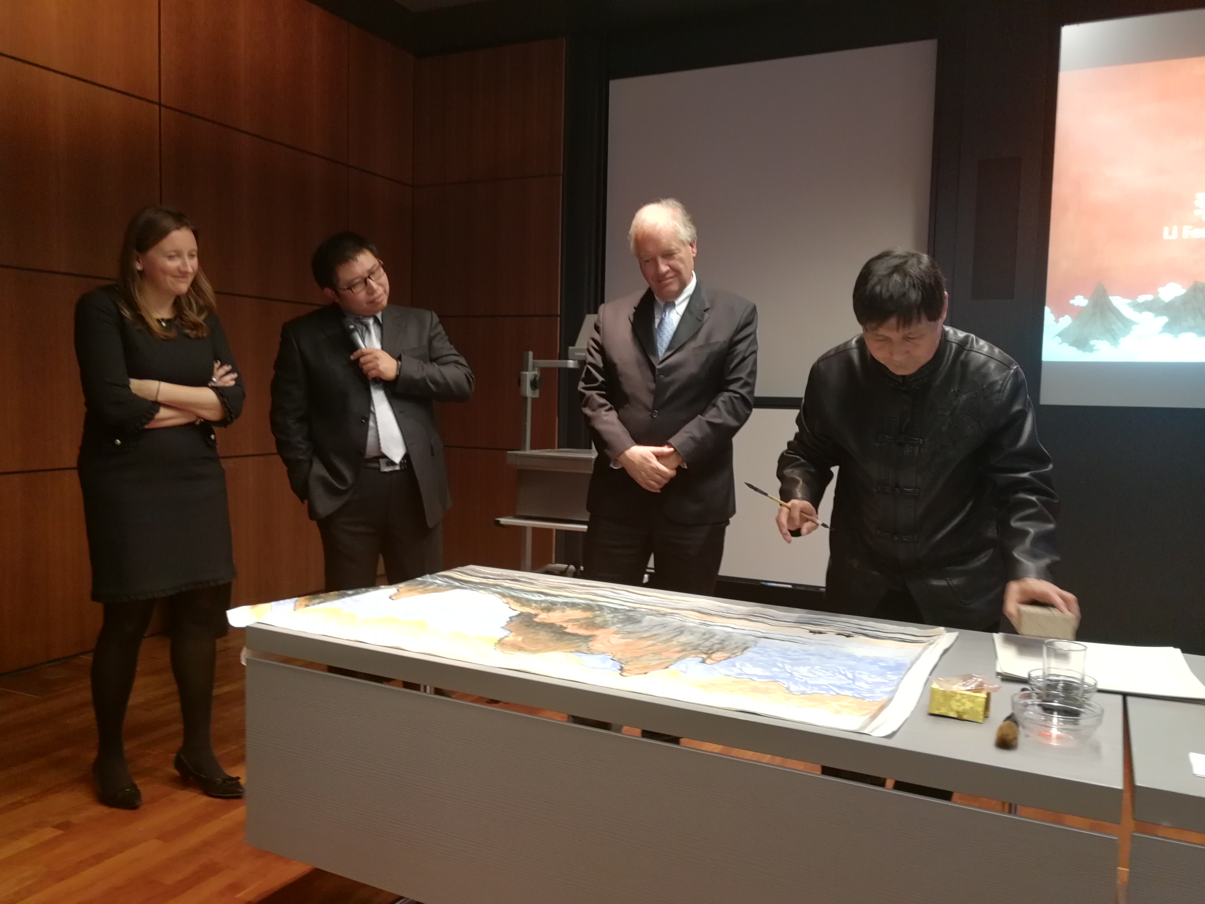 作為一個(gè)藝術(shù)家，我也要為這個(gè)國(guó)家和社會(huì)做一點(diǎn)自己的貢獻(xiàn)。在這次跨國(guó)文化交流活動(dòng)中，作為唯一的隨團(tuán)畫家，我創(chuàng)作出了多幅以&ldquo;一帶一路&rdquo;為主題的中國(guó)畫。