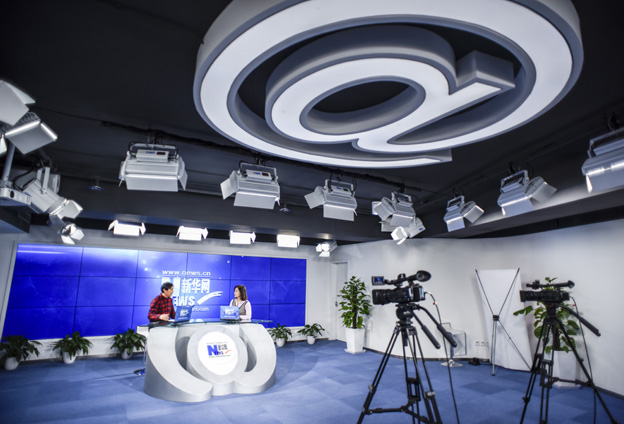 我熱愛(ài)公益，希望在這方面做出自己的貢獻(xiàn)。我會(huì)用我的畫作支援貧困的學(xué)生，支援患病的兒童，獻(xiàn)出我的愛(ài)心。