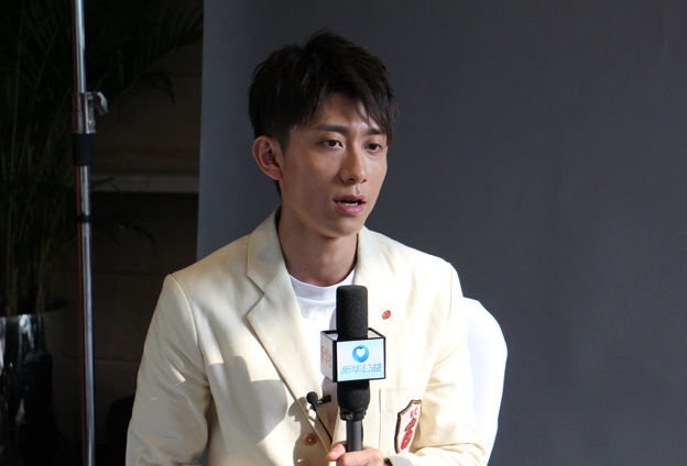 國有棟梁，大愛無疆；爾如嫩草，小愛芬芳。