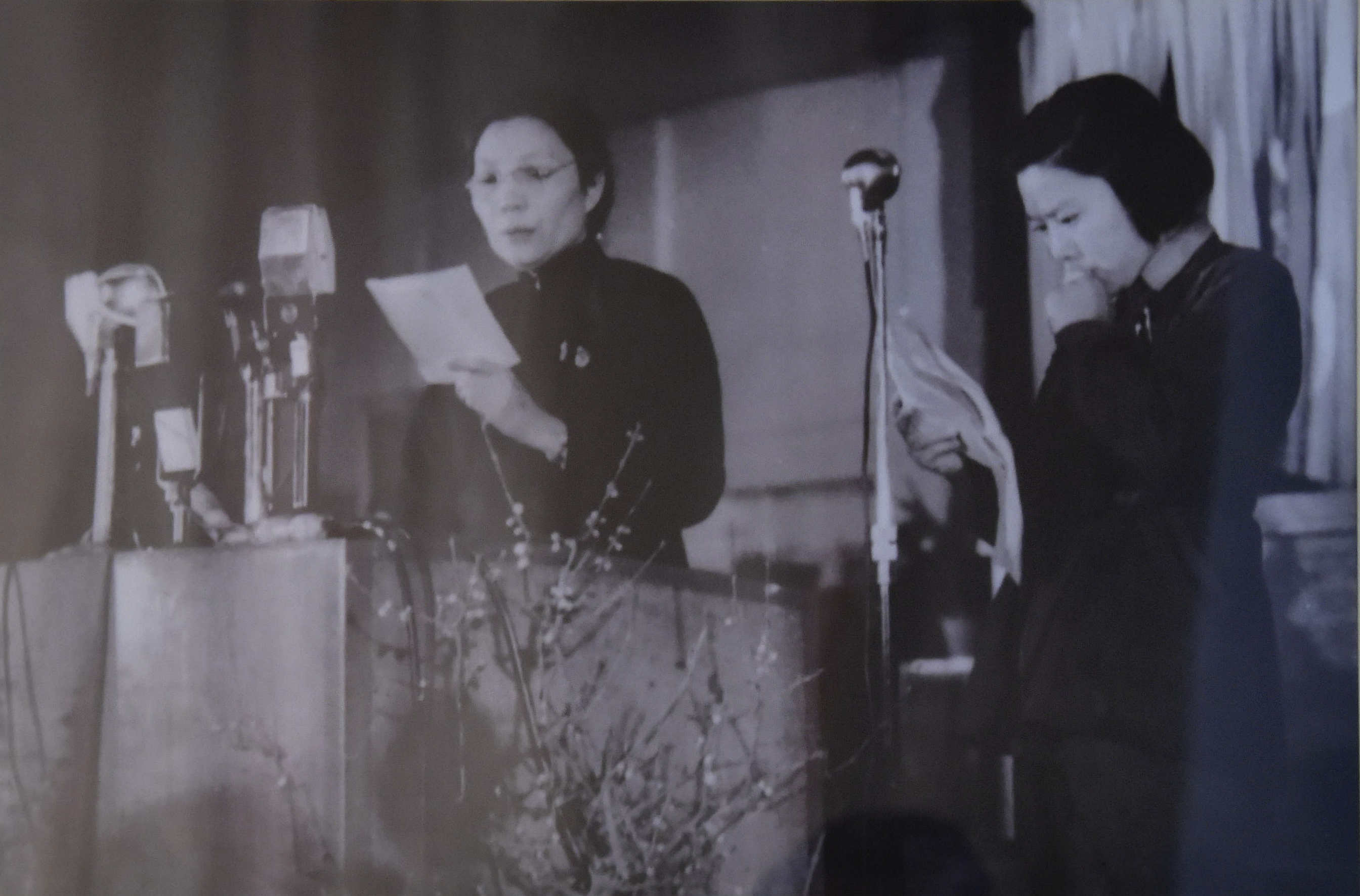 廣播無(wú)可借助，只能憑聲音抓住聽(tīng)眾的注意力。你的聲音讓聽(tīng)眾永遠(yuǎn)忘不了，這是播音員的本事，也是職責(zé)。