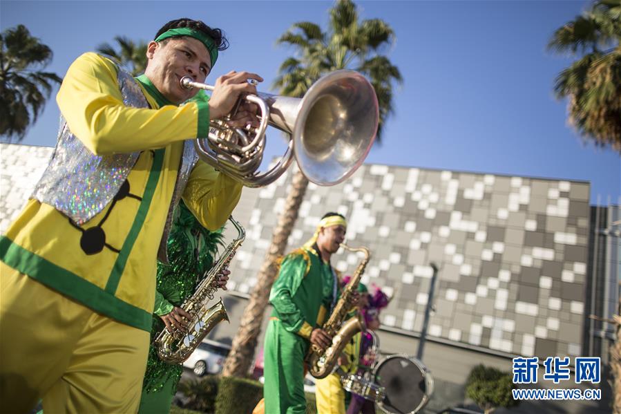 (國(guó)際)(1)迪拜連慶5天喜迎國(guó)際幸福日