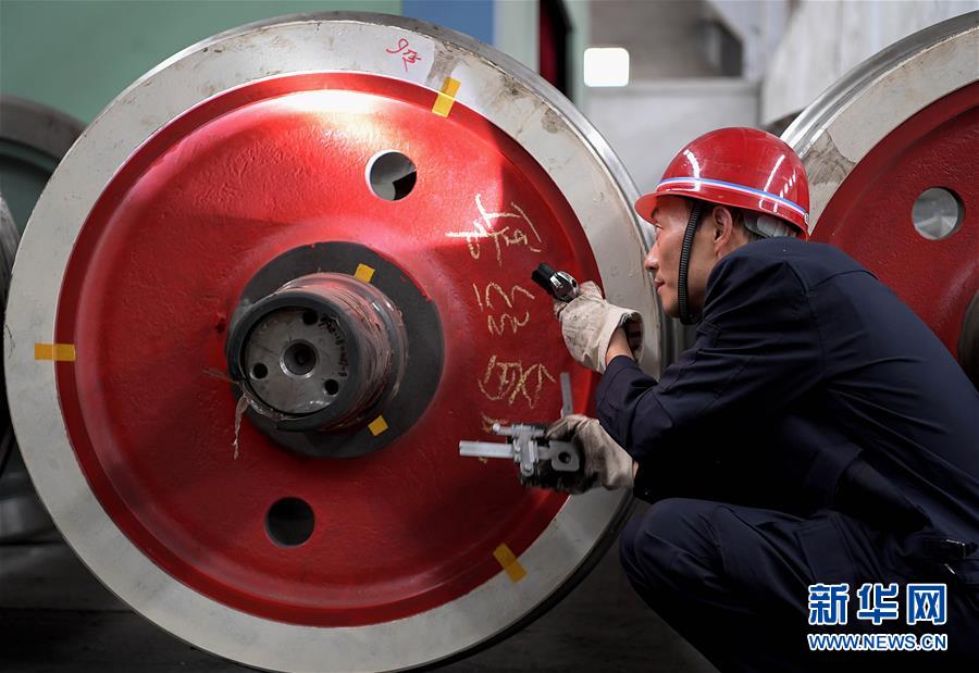 （圖片故事）（5）&ldquo;機車醫(yī)生&rdquo;李向前：&ldquo;望聞問切&rdquo;保安全