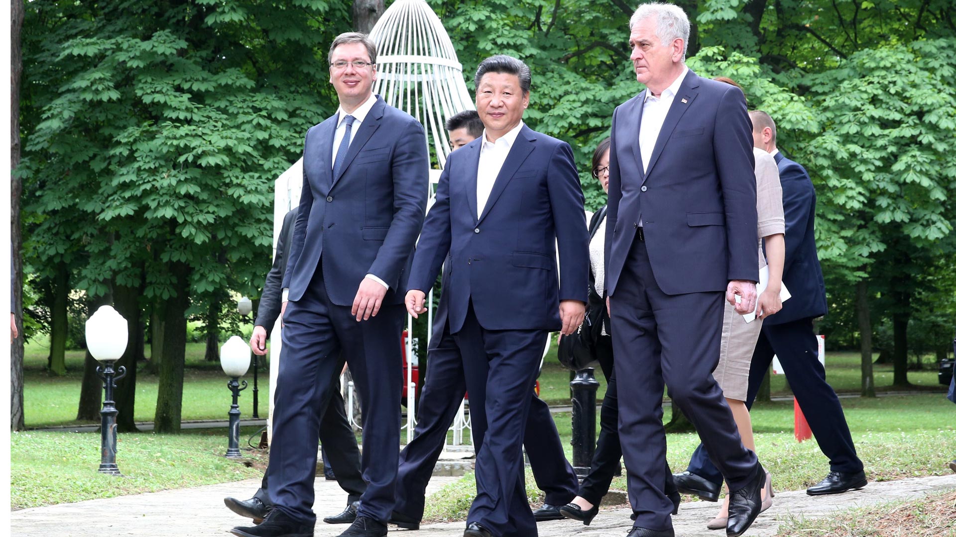 習(xí)近平出席塞爾維亞總統(tǒng)尼科利奇、總理武契奇共同舉行的午宴