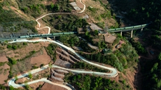 新華全媒+｜高鐵時(shí)代，大涼山鐵軌上流淌&ldquo;慢幸福&rdquo;