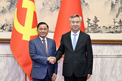 李希同越共中央政治局委員、中央書記處書記、中央檢查委員會主任陳錦繡舉行會談