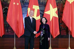 蔡奇同越共中央政治局委員、中央書記處常務書記張氏梅舉行會談