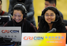 她們，因為兩會工作忙碌著美麗著