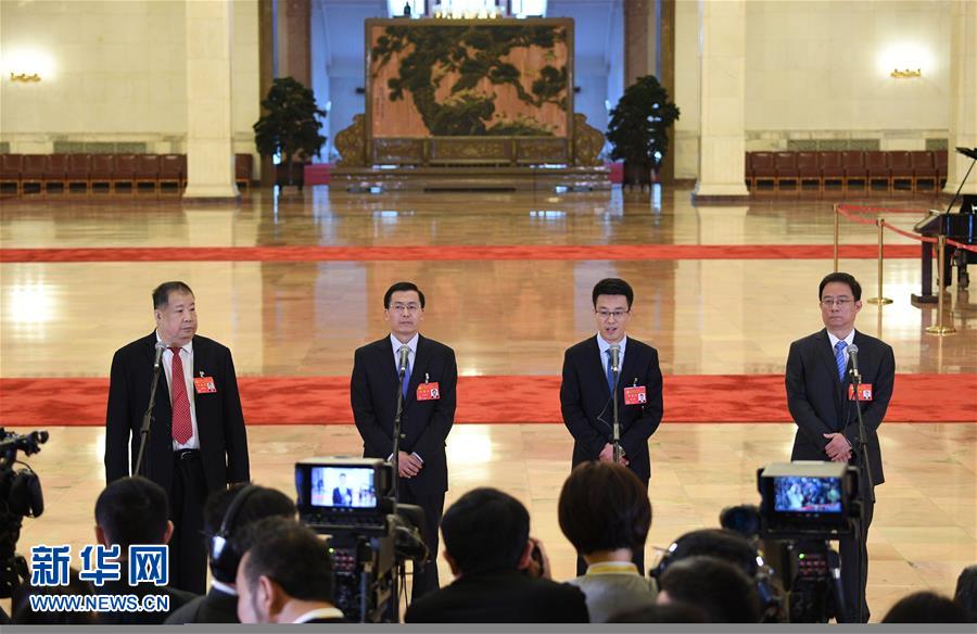 （十九大&middot;黨代表通道）（5）采訪(fǎng)黨代表