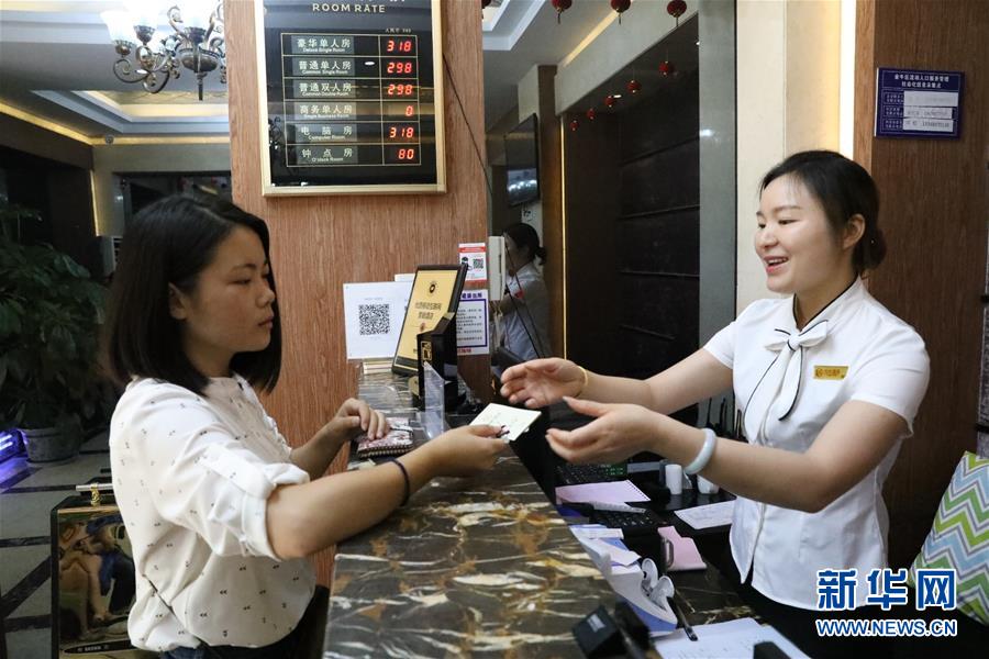 （十九大時(shí)光&middot;圖文互動(dòng)）（5）民生美景令人憧憬　美好生活召喚奮斗&mdash;&mdash;來自基層蹲點(diǎn)現(xiàn)場(chǎng)的報(bào)道 