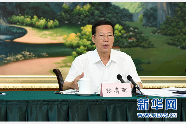 9月16日至18日，中共中央政治局常委、國務(wù)院副總理張高麗在廣西調(diào)研。這是9月17日，張高麗在南寧主持召開&ldquo;十三五&rdquo;規(guī)劃編制工作座談會(huì)。 新華社記者張鐸攝 