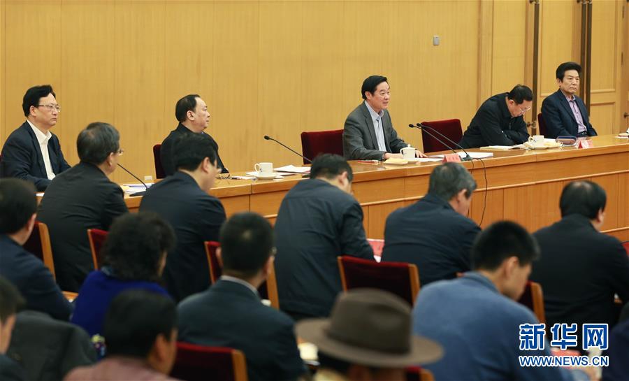 （新華網(wǎng)）劉奇葆出席第六屆全國(guó)服務(wù)農(nóng)民、服務(wù)基層文化建設(shè)先進(jìn)集體表彰座談會(huì)