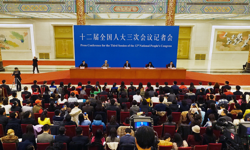 3月15日，國(guó)務(wù)院總理李克強(qiáng)在北京人民大會(huì)堂與中外記者見面，并回答記者提問。新華社記者 李賀 攝