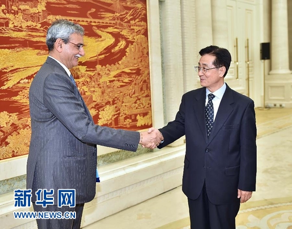 5月9日，中共中央書(shū)記處書(shū)記、中央紀(jì)委副書(shū)記趙洪祝在北京會(huì)見(jiàn)印度中央監(jiān)察委員會(huì)主席喬杜里。 新華社記者 李濤 攝