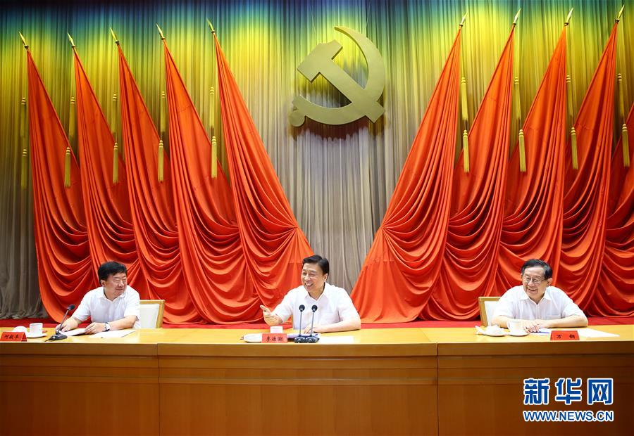 7月22日，中國科協(xié)和中央黨校聯(lián)合舉辦的科技領(lǐng)軍人才專題研修班在北京結(jié)業(yè)，中共中央政治局委員、國家副主席李源潮出席結(jié)業(yè)式并講話。新華社記者丁海濤攝