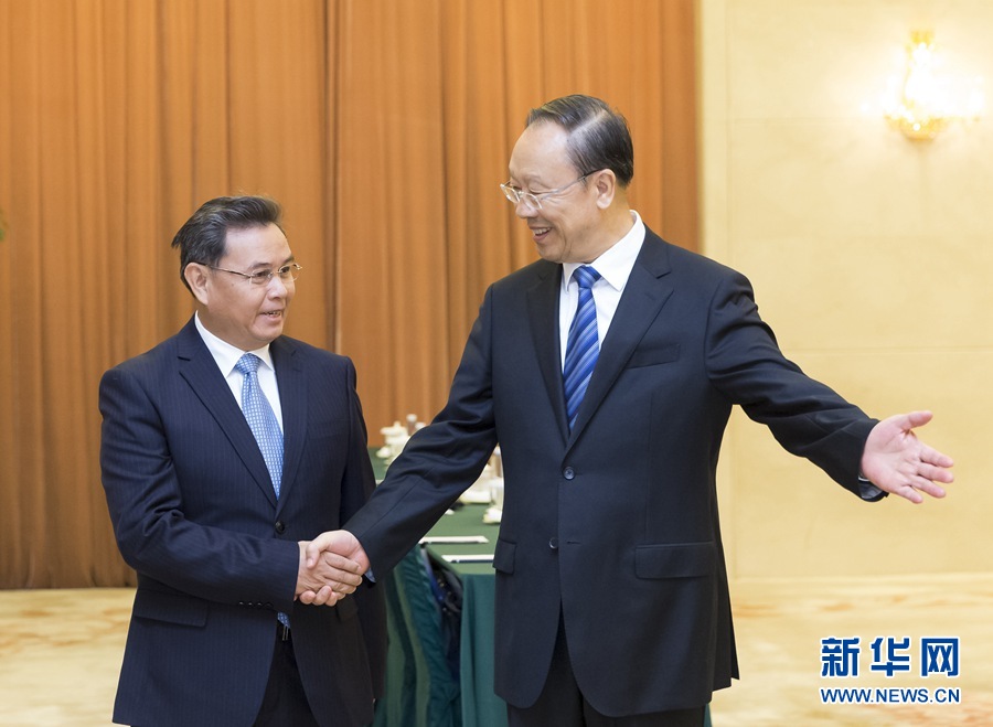 10月12日，中共中央書(shū)記處書(shū)記、全國(guó)政協(xié)副主席杜青林在北京會(huì)見(jiàn)來(lái)華訪問(wèn)并出席&ldquo;2016中國(guó)共產(chǎn)黨與世界對(duì)話會(huì)&rdquo;的老撾人革黨中央政治局委員、建國(guó)陣線中央主席賽頌蓬&middot;豐威漢率領(lǐng)的老撾人革黨代表團(tuán)?！⌒氯A社記者丁海濤攝