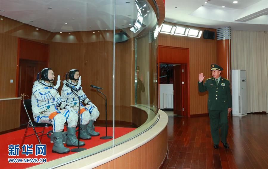 （時政）范長龍看望神舟十一號航天員景海鵬、陳冬