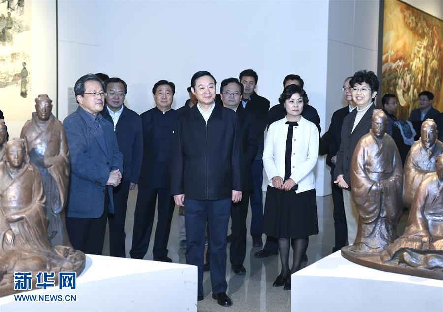 12月6日，中共中央政治局委員、中央書記處書記、中宣部部長劉奇葆在北京參觀中華文明歷史題材美術(shù)創(chuàng)作工程入選作品展覽。 新華社記者張領(lǐng)攝