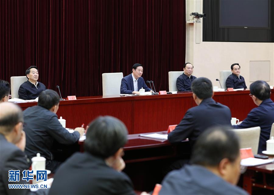  2月17日，在習近平總書記主持召開黨的新聞輿論工作座談會并發(fā)表重要講話一周年之際，中宣部在北京召開2017年新聞戰(zhàn)線&ldquo;新春走基層&rdquo;活動座談會。中共中央政治局委員、中央書記處書記、中宣部部長劉奇葆出席會議并講話。新華社記者 王曄 攝

